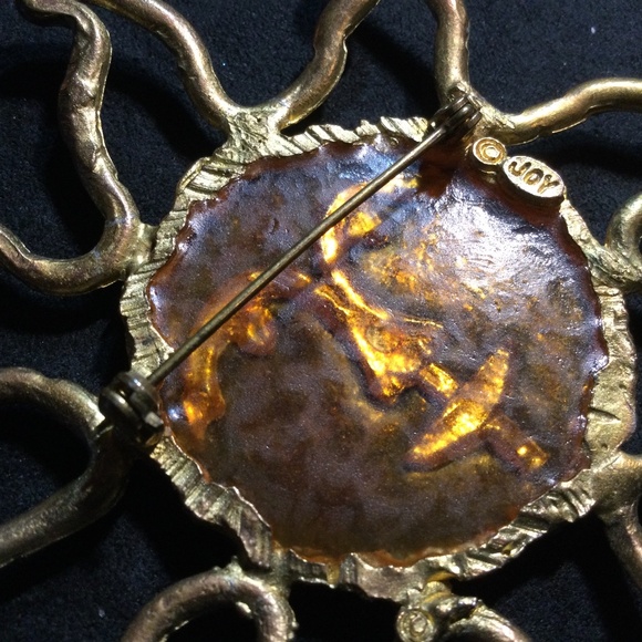 Joy Authentics brooch - Picture 2 of 3